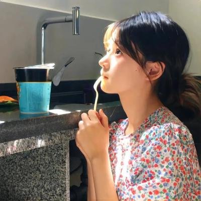 顶流爱豆被曝深夜酒吧买醉，前后半年剧本围读会画面流出